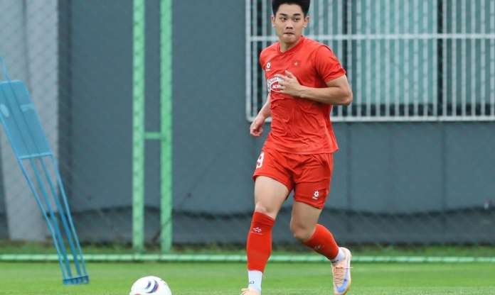 HLV Kim Sang-sik đối mặt 'cơn đau đầu dễ chịu' khi Đình Bắc nói điều này