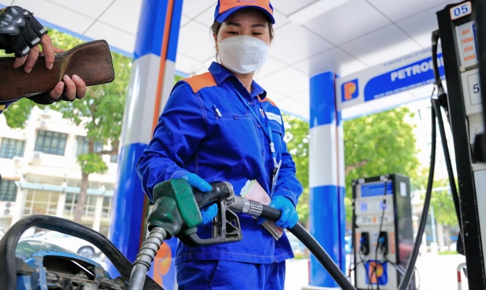 Giá xăng dầu hôm nay 3/8: Giảm mạnh!