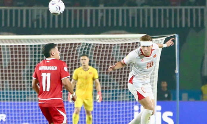 Trung vệ ĐT Việt Nam phải khâu vết thương sau trận thắng Indonesia khiến CĐV xót xa