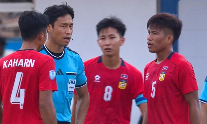 Cầu thủ Lào đi vào lịch sử AFF Cup theo cách không ai mong muốn