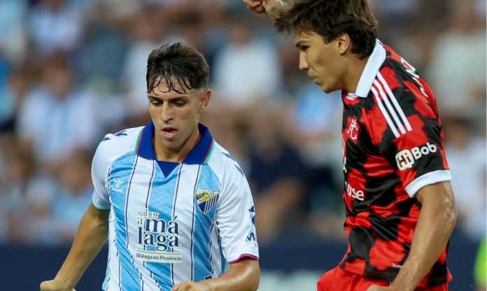 CLB Premier League bất ngờ bỏ về, Malaga tự sút vào khung thành trống