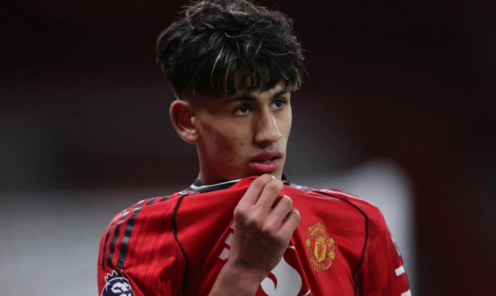 Đủ điều kiện đá Premier League, 'thần đồng' 16 tuổi của MU vẫn bị đối xử khác biệt