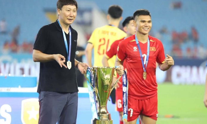 Báo Trung Quốc: 'HLV Kim Sang Sik đi vào lịch sử, ĐT Việt Nam lập kỳ tích'