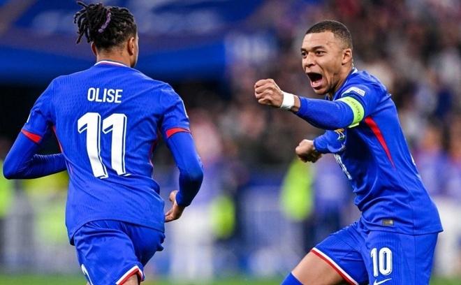 Mbappe nói gì khi chính thức vượt huyền thoại Thierry Henry?