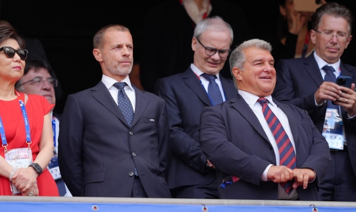 Lãnh đạo FIFA và UEFA 'nóng mắt' với chủ tịch Barca