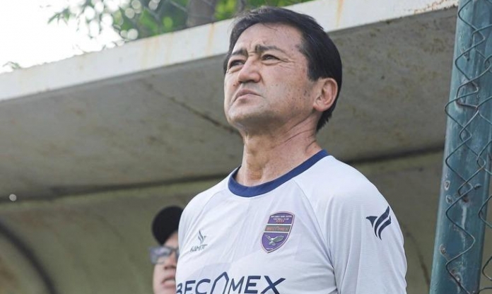 HLV Nhật Bản cập bến V-League