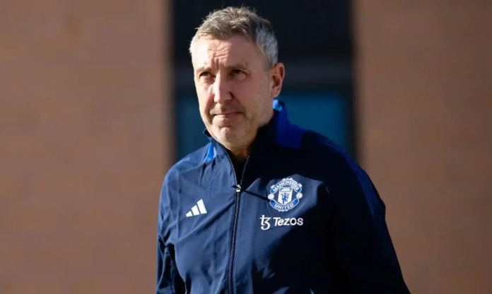 Sếp lớn can thiệp phút chót, sao MU phải trở về từ sân bay