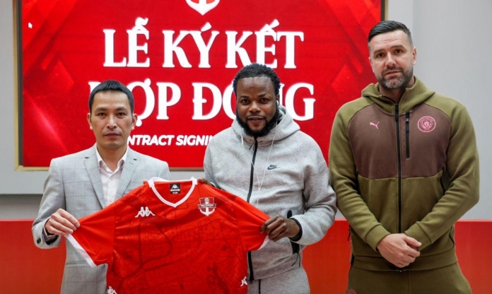 CHÍNH THỨC: Ronaldo cập bến 1 CLB V-League