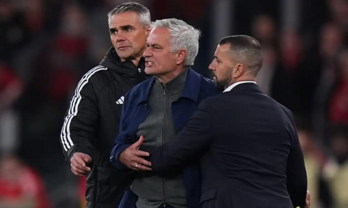 Mourinho trả giá cực đắt khi tái đấu Real Madrid