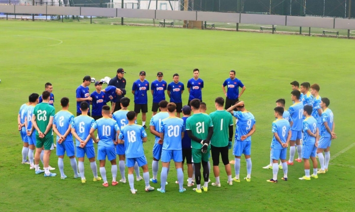 HLV Kim Sang-sik nhận tin không thể buồn hơn trước đại chiến Malaysia