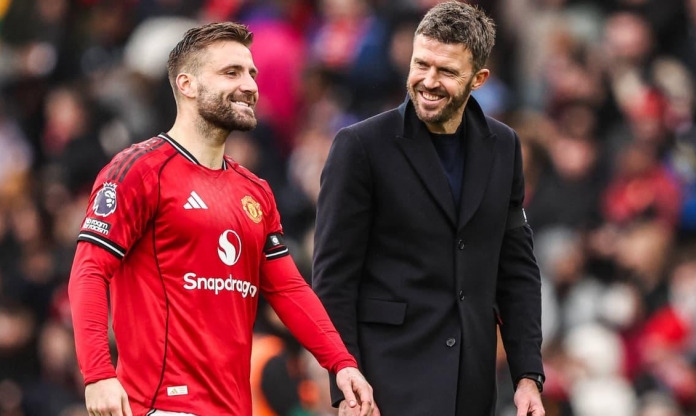 Chia tay Luke Shaw, Carrick chốt xong 'trò cưng' Mourinho về MU