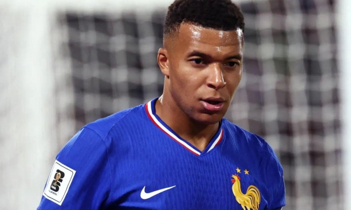 Mbappe: 'Họ gọi tôi là con khỉ sau khi sút hỏng'