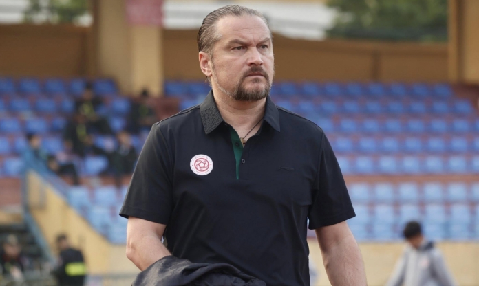 HLV châu Âu bức xúc VAR và trọng tài sau trận hòa tại V.League