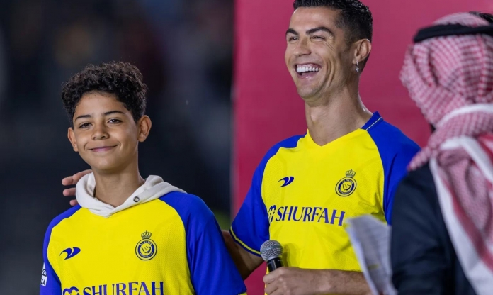Nối gót cha, Ronaldo Jr sẵn sàng cập bến đội bóng vĩ đại châu Âu
