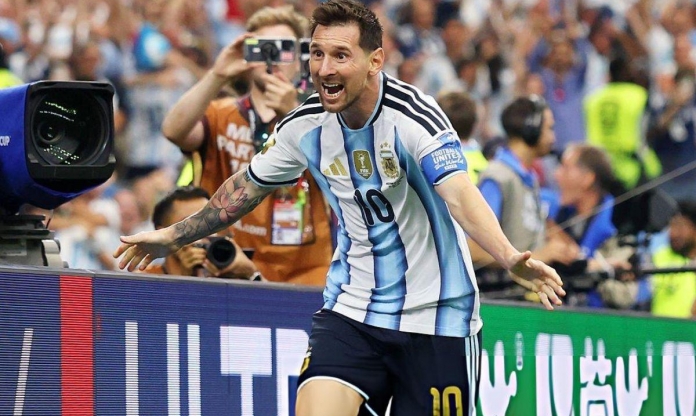 Messi phá kỷ lục mọi thời đại, Argentina thẳng tiến vòng knock-out
