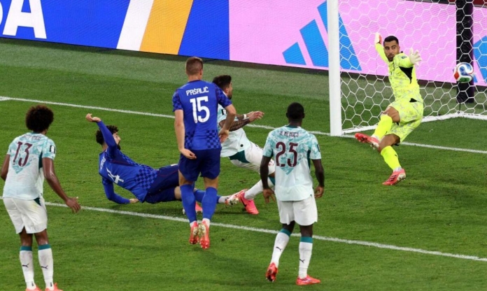 VAR gây bão dữ dội sau màn thoát hiểm phút 102 của Bồ Đào Nha