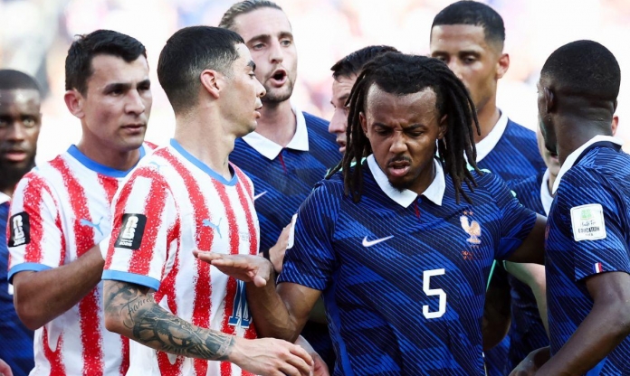 FIFA phạt nặng tuyển Pháp sau trận thắng Paraguay
