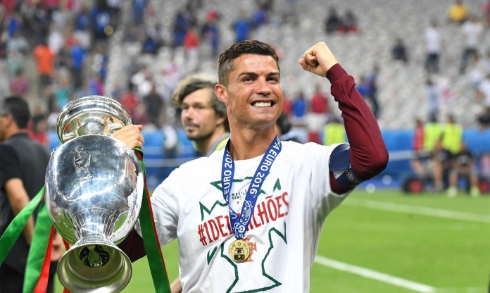 Ronaldo có động thái đầu tiên về EURO sau thất bại World Cup