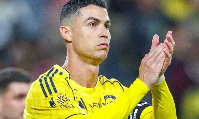 Ronaldo yêu cầu, Al Nassr quyết hoàn tất hợp đồng với tiền đạo ghi 120 bàn