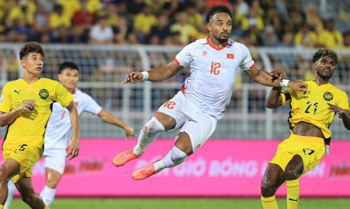 NÓNG: Trọng tài Nhật Bản có thể hoãn trận Việt Nam vs Malaysia vì mưa, sét