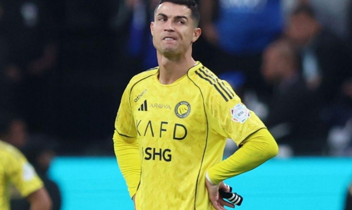 Đối thủ của Ronaldo ký hợp đồng với ngôi sao ghi 160 bàn thắng