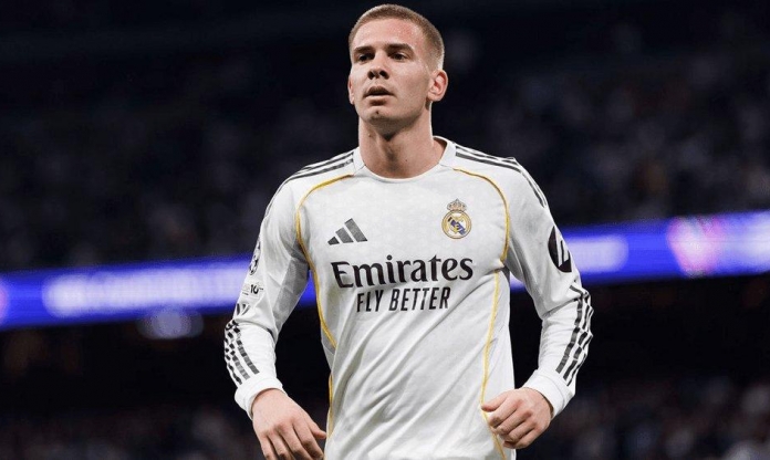 Vừa chia tay Real Madrid, tiền vệ Argentina lập ngay hat-trick