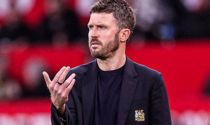 HLV Carrick chỉ trích trọng tài khi MU thua 10 người của Man City