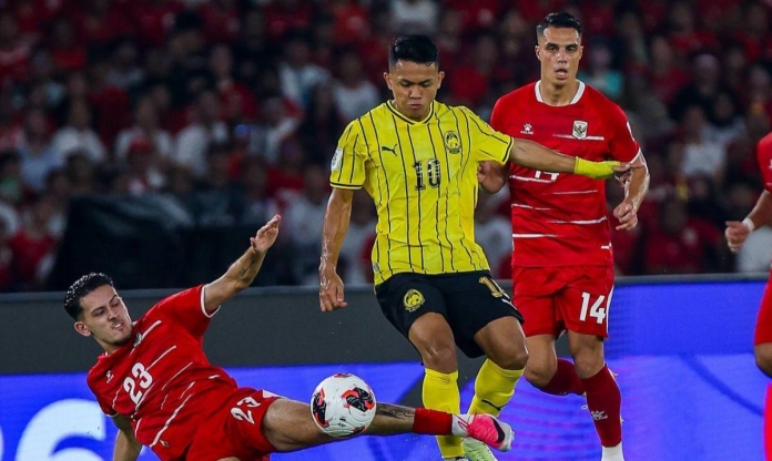 CĐV Indonesia đồng loạt gọi tên ĐT Việt Nam khi hòa may mắn Malaysia