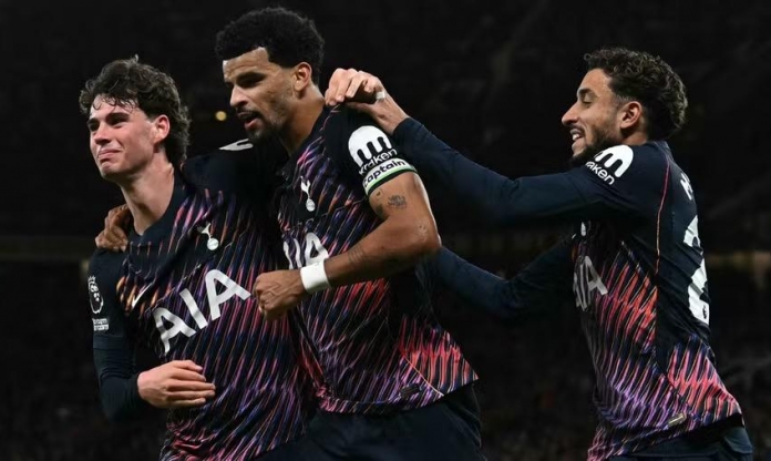 Vừa hòa MU, Tottenham cùng HLV trưởng lập tức rời nước Anh