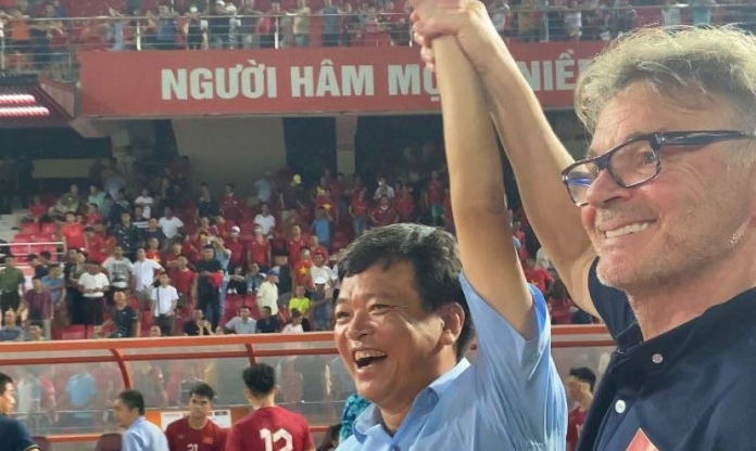 HLV Troussier cảm ơn bầu Hoàn