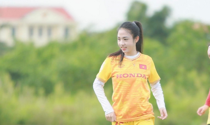VIDEO: Hot girl ĐT nữ Việt Nam chia sẻ cảm xúc sau khi trở lại