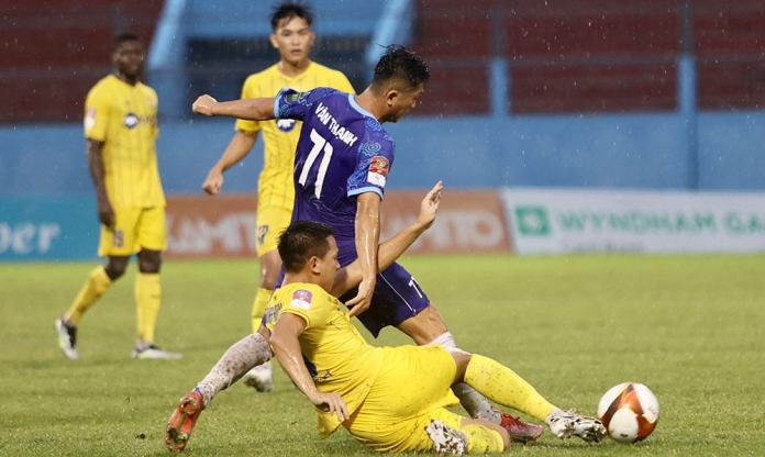 Hàng loạt đội bóng Việt Nam rơi vào tình cảnh trớ trêu