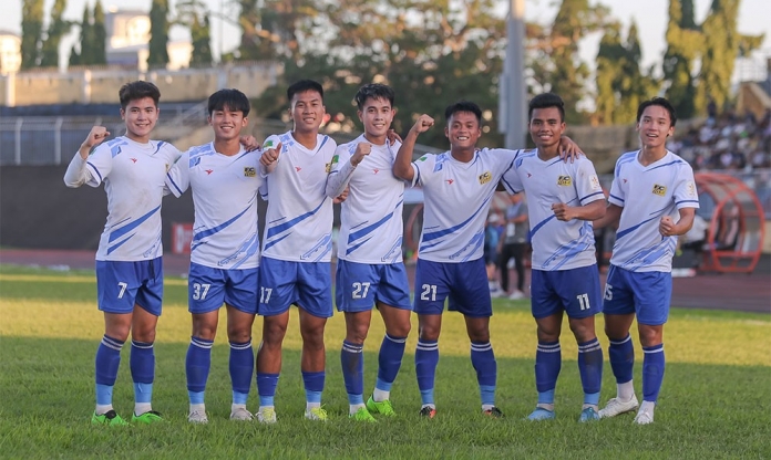 VIDEO: Học trò của HLV Park Hang Seo ghi bàn giúp đội nhà áp sát ngôi đầu