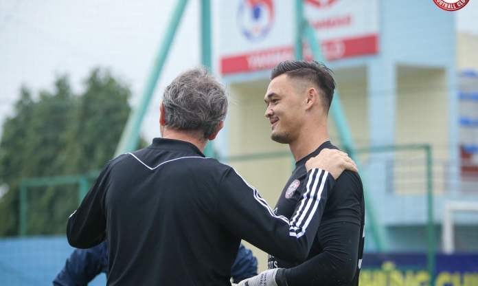 Ngôi sao Việt kiều phản ứng sau cuộc gặp đặc biệt với HLV Troussier