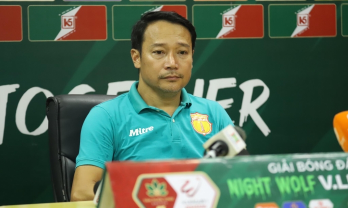 HLV Nam Định chỉ trả lời đúng 2 câu hỏi sau trận thua