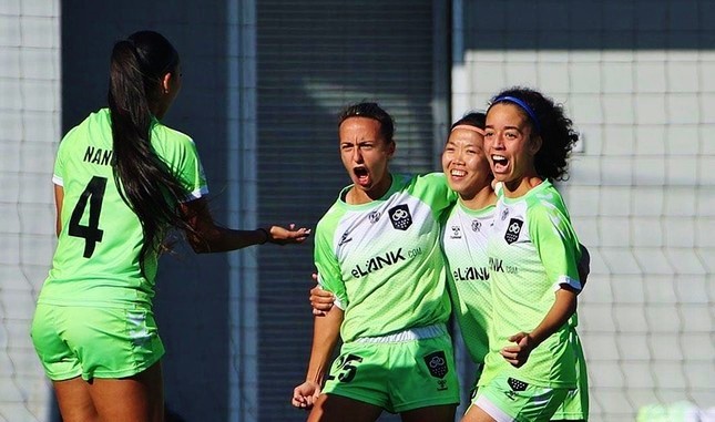 Vừa ghi bàn tại Lank FC, Huỳnh Như làm điều khiến CĐV 'phát cuồng'
