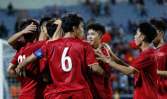 HLV Việt Nam loại 5 cầu thủ trước giải châu Á