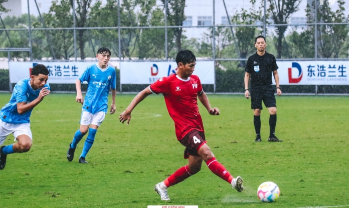 VIDEO: Cầu thủ Việt Nam lập cú đúp vào lưới Man City