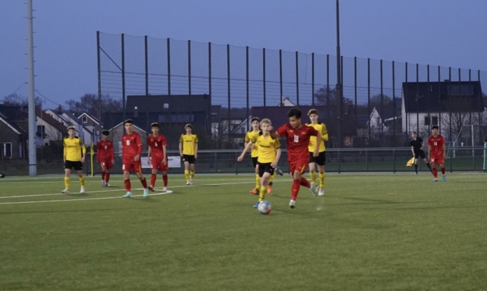 Đội bóng Việt Nam đá giao hữu với Dortmund
