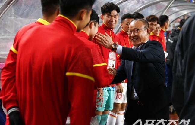 HLV Park Hang Seo xuất hiện rạng rỡ ngày ĐT Việt Nam đấu Hàn Quốc
