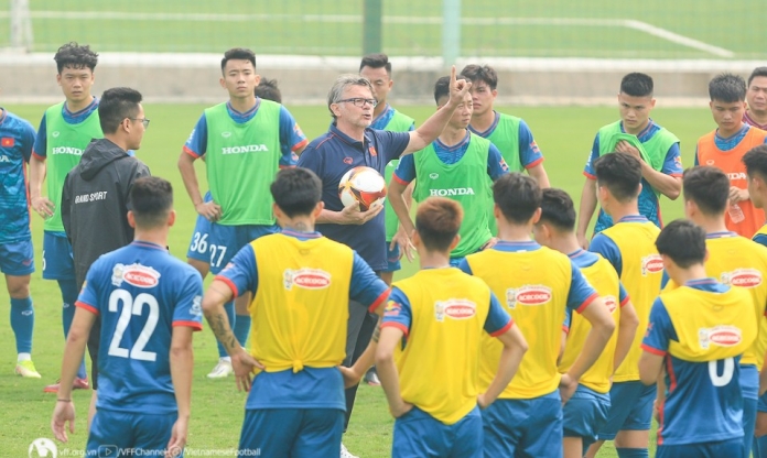 HLV Troussier trả hàng loạt cầu thủ về CLB