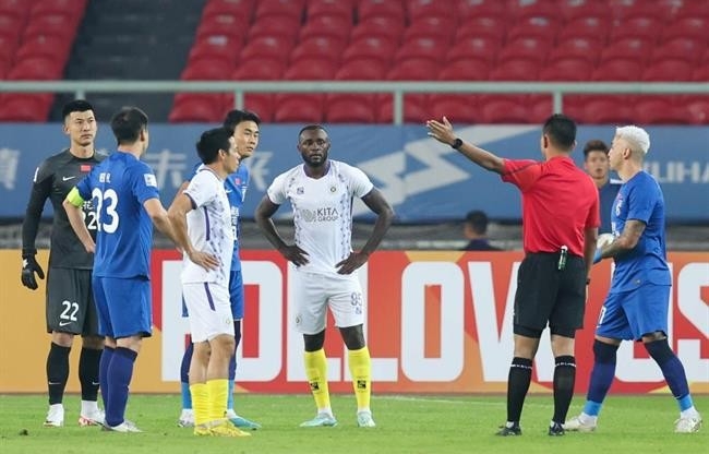 Cầu thủ Hà Nội FC nói gì sau án phạt của LĐBĐ châu Á?