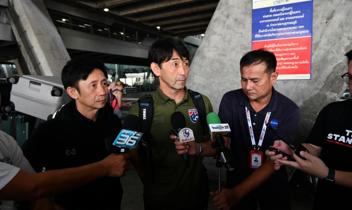 HLV Thái Lan 'nhận quà' sau Asian Cup