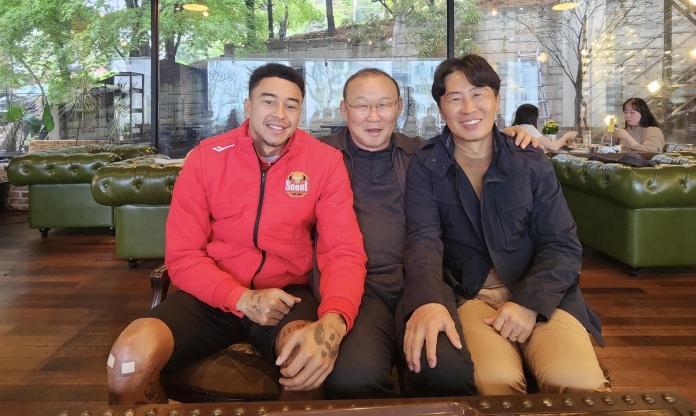 HLV Park Hang Seo 'gây sốt' cùng Jesse Lingard