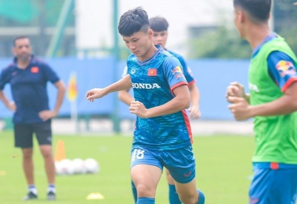 Bình phục chấn thương, cầu thủ U23 Việt Nam lập ngay siêu phẩm