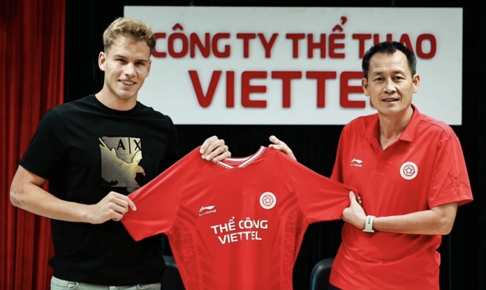 Chia tay Hoàng Đức, Viettel mua luôn cầu thủ dự Champions League