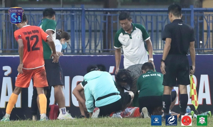 Cầu thủ Việt Nam bị ngưng tim ngay trên sân