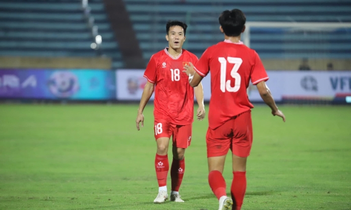 LĐBĐ Châu Á vinh danh một cầu thủ Việt Nam trước AFF Cup