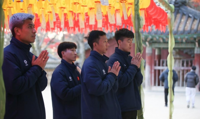 ĐT Việt Nam 'xả trại' đi chùa, một cầu thủ gặp vấn đề