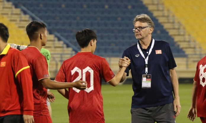 HLV Troussier ‘xem giò’ U23 Thái Lan sau trận thua Kyrgyzstan